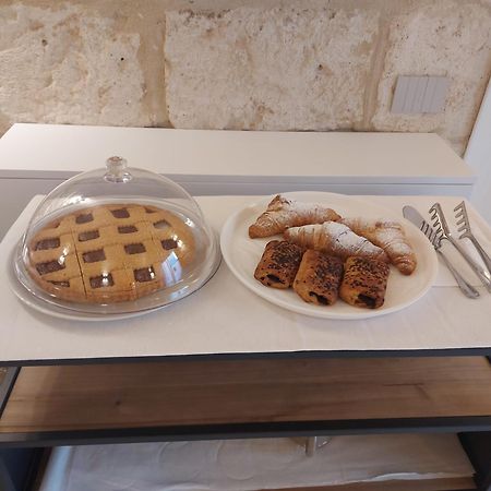 Palazzo Momi Bed & Breakfast Bari Exterior photo